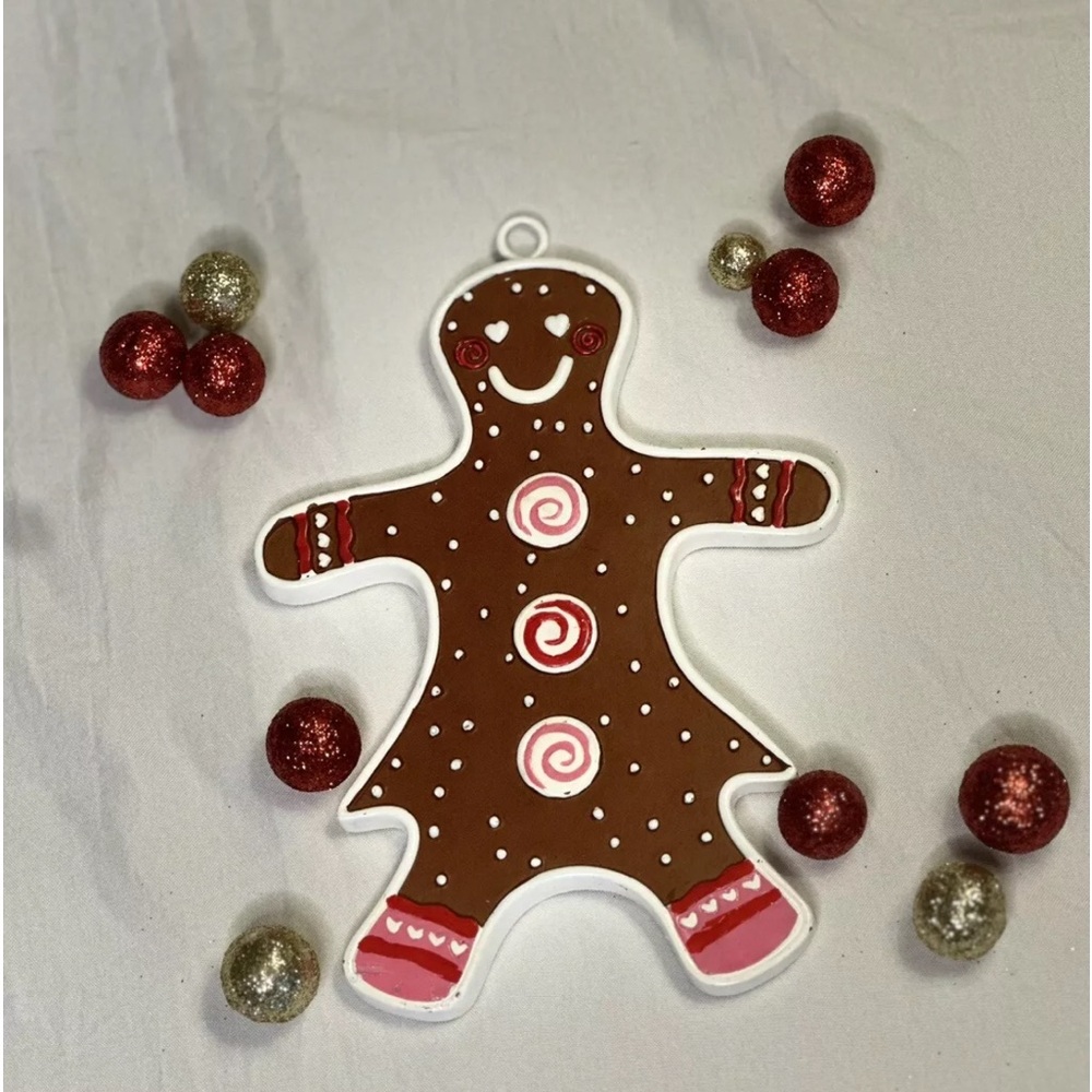 Super cute 6 inch gingerbread ornament.